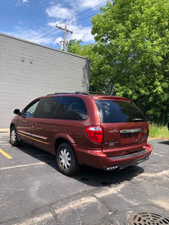 2007 Chrysler Town & Country TOURING RUNS LIKE NEW for sale in milwaukee, WI – photo 4