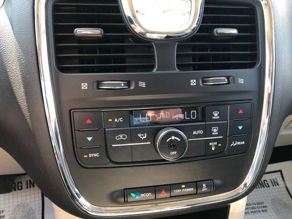 2016 Chrysler Town Country 4dr Wgn Touring - - by for sale in Pinckneyville, IN – photo 23
