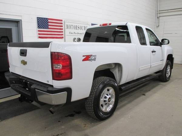 2011 Chevrolet Silverado 2500HD LT 4WD Ext Cab Short Bed V8 Gas for sale in Highland Park, IL – photo 2
