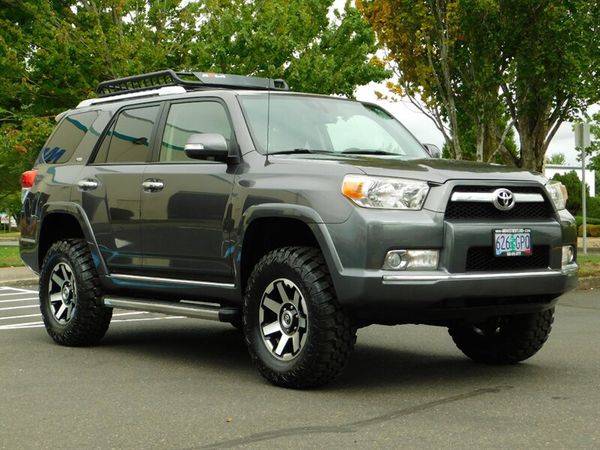 2013 Toyota 4Runner SR5 / 4X4 / LEATHER / SUNROOF / 1-OWNER / LIFTED... for sale in Portland, OR – photo 2