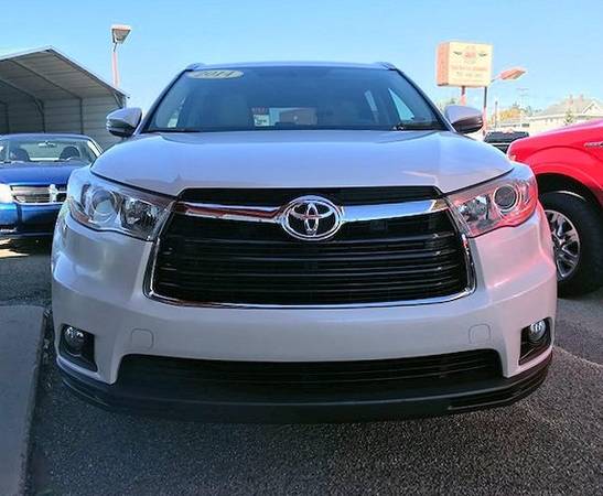 2014 Toyota Highlander FWD 4dr V6 XLE-Roof-Leather-DVD-3rd Row-Look n for sale in Lebanon, IN – photo 2