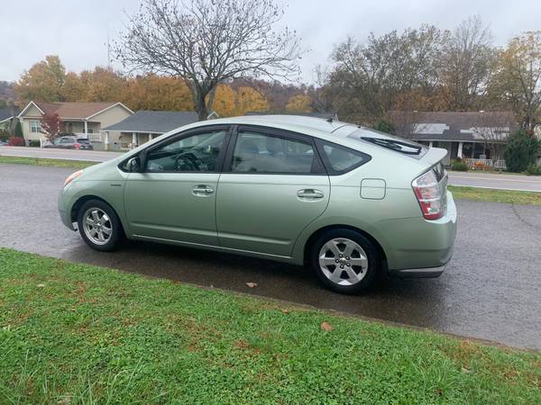 Toyota Prius Low Miles 48mpg - cars & trucks - by owner - vehicle... for sale in Knoxville, TN – photo 2