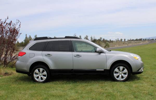 2011 Subaru Outback 2 5i LIMITED AWD ONE OWNER LOW MILES for sale in Redmond, OR – photo 2