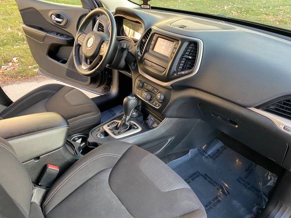 2016 JEEP CHEROKEE LATITUDE 4x4 / ONLY 64K / NEW TIRES / VERY CLEAN... for sale in Omaha, IA – photo 12