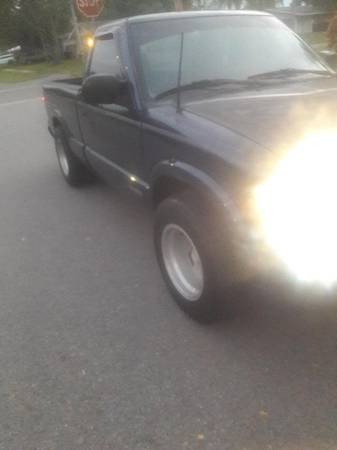 Chevy S10 2000, 4cyl, Manual transmision - cars & trucks - by owner... for sale in Clearwater, FL – photo 3