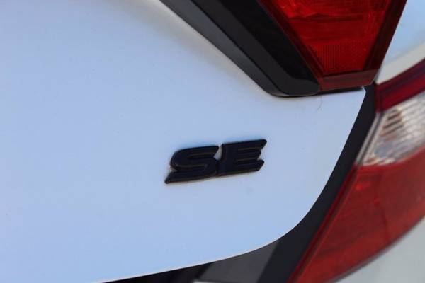 2017 Toyota Camry SE sedan Super White - cars & trucks - by dealer -... for sale in Milledgeville, GA – photo 13