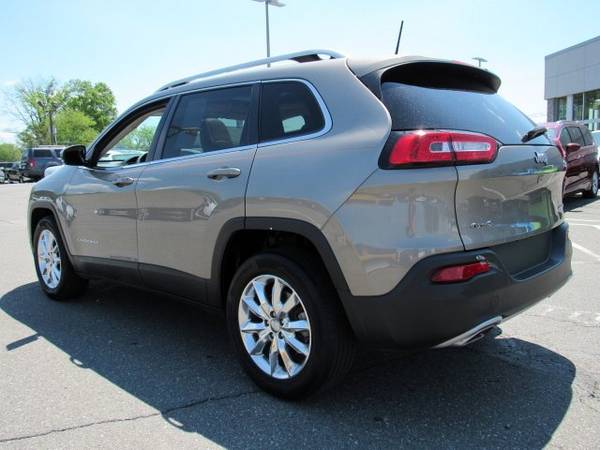 2016 Jeep Cherokee Limited hatchback Light Brownstone Pearlcoat for sale in Boyertown, PA – photo 3