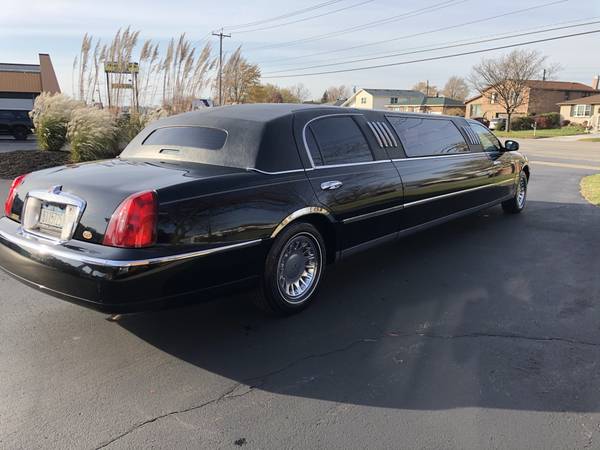 2000 Lincoln Town Car Limousine - cars & trucks - by owner - vehicle... for sale in Depew, NY – photo 5