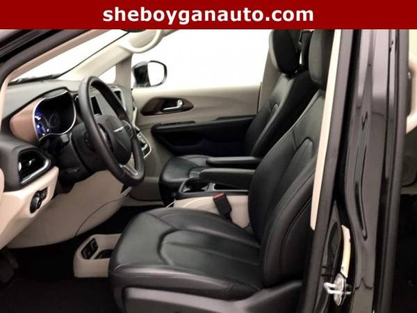 2018 Chrysler Pacifica Touring L Plus for sale in Sheboygan, WI – photo 24