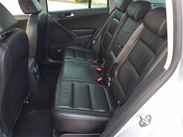 2011 Volkswagen Tiguan SEL - cars & trucks - by dealer - vehicle... for sale in Green Bay, WI – photo 19