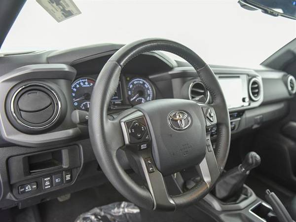 2018 Toyota Tacoma Double Cab TRD Off-Road Pickup 4D 5 ft pickup for sale in Atlanta, CA – photo 2