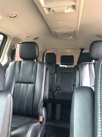 2016 Chrysler town & country - cars & trucks - by owner - vehicle... for sale in Schoolcraft, MI – photo 8
