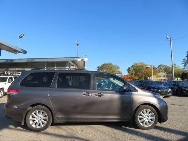 2011 Toyota Sienna XLE 8-Pass V6 - - by dealer for sale in Columbus, OH – photo 17
