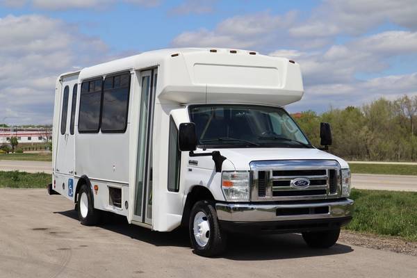 2015 Ford E-450 15 Passenger Paratransit Shuttle Bus for sale in Crystal Lake, IL – photo 3