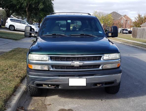 2001 Chevrolet Suburban 2500 - cars & trucks - by owner - vehicle... for sale in Kyle, TX – photo 3