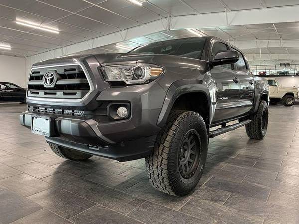 2016 Toyota Tacoma Double Cab TRD Off-Road Pickup 4D 5 ft Family for sale in Fremont, NE – photo 4