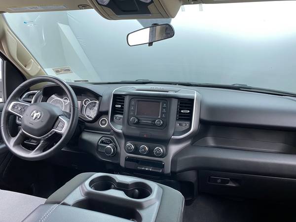 2019 Ram 1500 Crew Cab Big Horn Pickup 4D 5 1/2 ft pickup Black - -... for sale in Riverdale, IL – photo 21