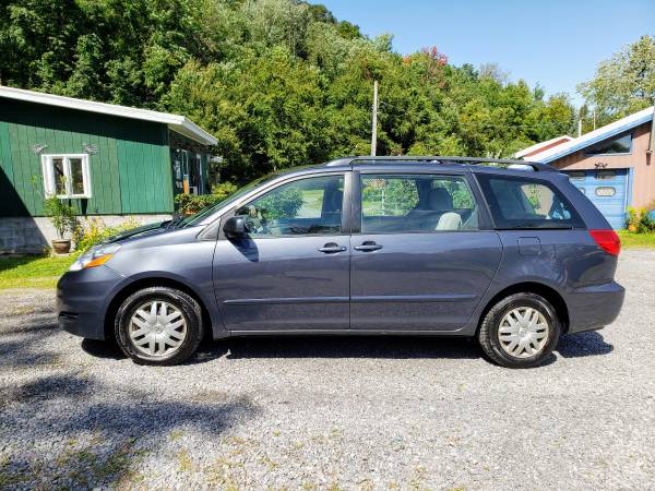 2010 Toyota Sienna CE-One Owner for sale in Whitesboro, NY – photo 3