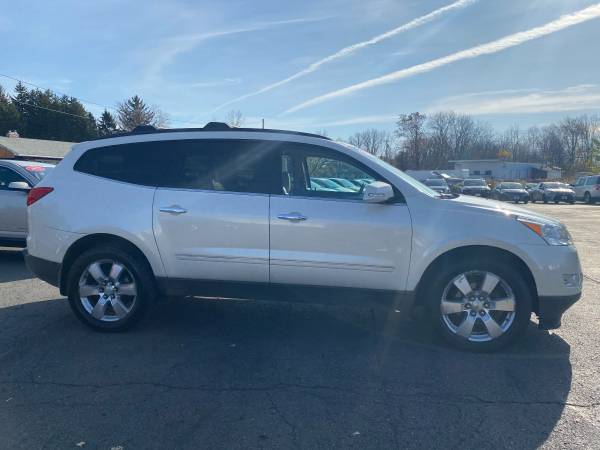 2012 CHEVY TRAVERSE LTZ AWD! FULLY LOADED! LEATHER! DVD! NAVI!... for sale in N SYRACUSE, NY – photo 2