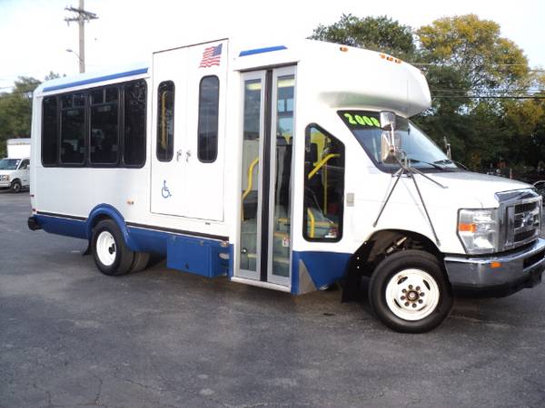2010 FORD E450 SHUTTLE BUS HANDICAP ACCESSIBLE WHEELCHAIR LIFT for sale in skokie, IN