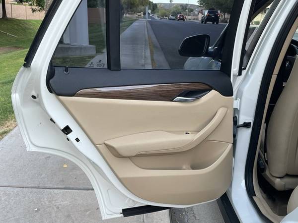 2015 BMW X1 sDrive28i suv Alpine White - - by dealer for sale in Phoenix, AZ – photo 16