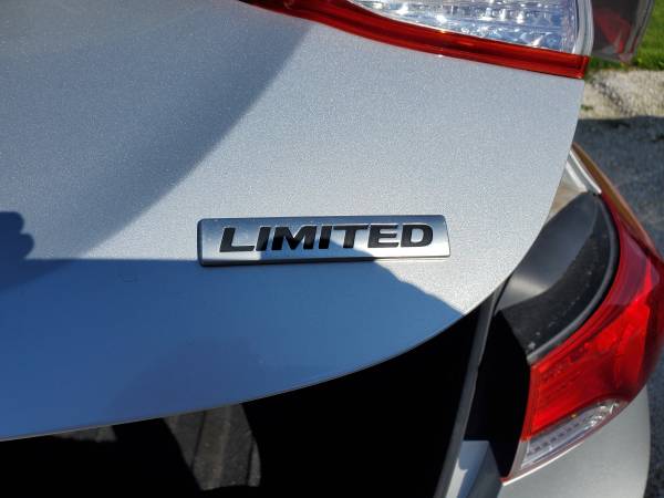 2012 Hyundai Elantra Limited for sale in Kewanee, IA – photo 8