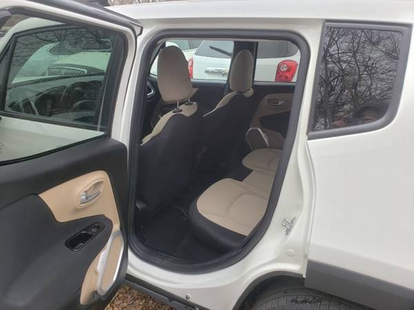 2019 Jeep Renegade Sport 4x4 4dr SUV 9,000 Miles - cars & trucks -... for sale in Omaha, IA – photo 17