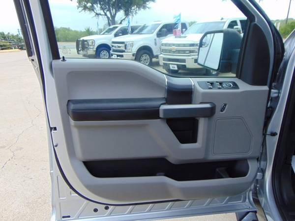 2017 Ford F-150 CREW CAB XLT (*Mileage: 33,728!) - cars & trucks -... for sale in Devine, TX – photo 5