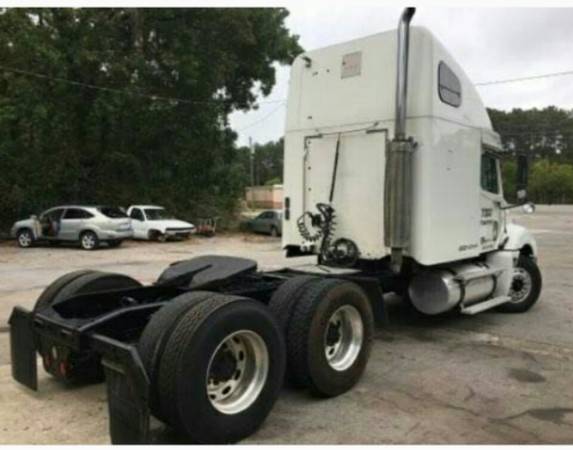 2006 Freightliner Columbia for sale in Holly Ridge, NC – photo 3