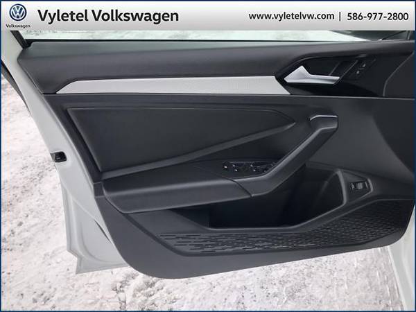 2020 Volkswagen Jetta sedan R-Line Auto w/ULEV - Volkswagen Pure for sale in Sterling Heights, MI – photo 15