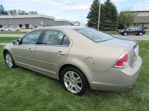 2006 Ford Fusion V6 SEL - cars & trucks - by dealer - vehicle... for sale in Marion, IA – photo 3