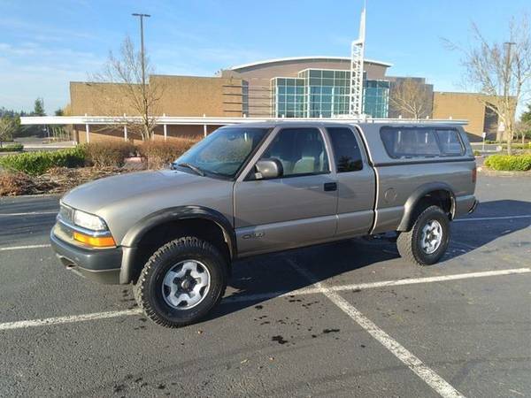 2000 Chevrolet S10 Extended Cab Pickup Vancouver, WA - cars & trucks... for sale in Vancouver, OR – photo 2