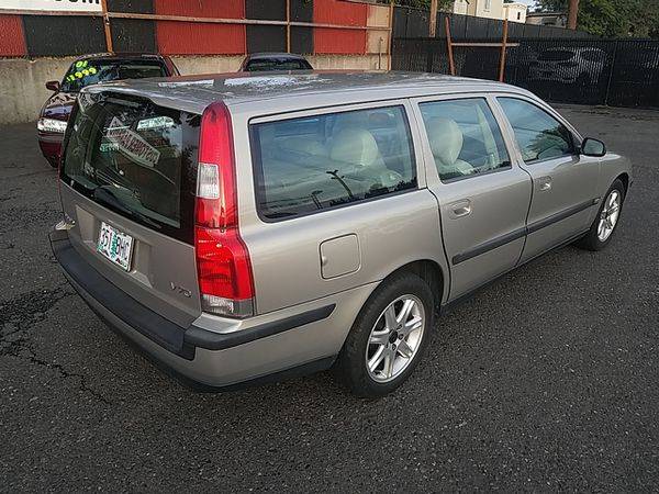 2004 Volvo V70 2.4 Wagon LEATHER! MOON! LOADED! IMMACULATE! CALL/TE for sale in Portland, OR – photo 4