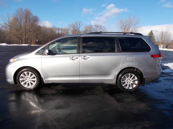 2011 Toyota Sienna 5dr 7-Pass Van V6 LE AWD (Natl) for sale in Cohoes, MA – photo 4