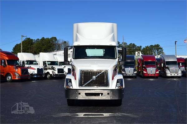 2015 VOLVO VNL64T300 **14 Available Units** for sale in Carrollton, GA – photo 10