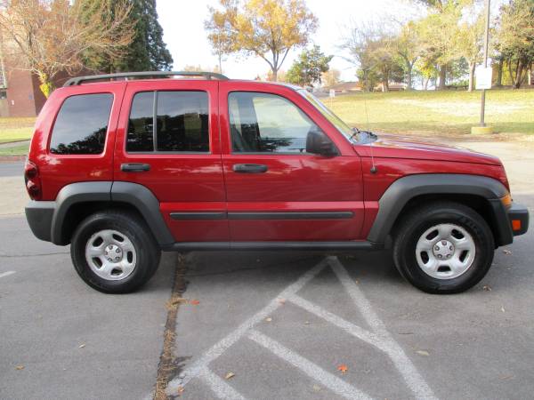 2006 Jeep Liberty, 4x4, auto, 3.7 6cyl. loaded, smog, IMMACULATE!! -... for sale in Sparks, NV – photo 2