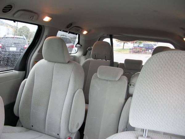 2011 TOYOTA SIENNA - cars & trucks - by dealer - vehicle automotive... for sale in Columbia, MO – photo 9