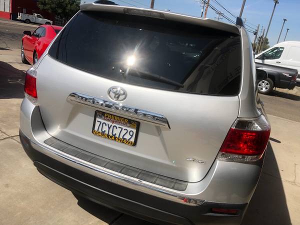 13' Toyota Highlander SE, 4WD, Auto, Leather, Sunroof, Third Row for sale in Visalia, CA – photo 5