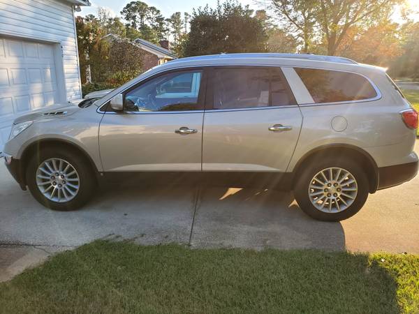 Buick Enclave 2010 AWD Excellent Condition - cars & trucks - by... for sale in Wilmington, NC – photo 4
