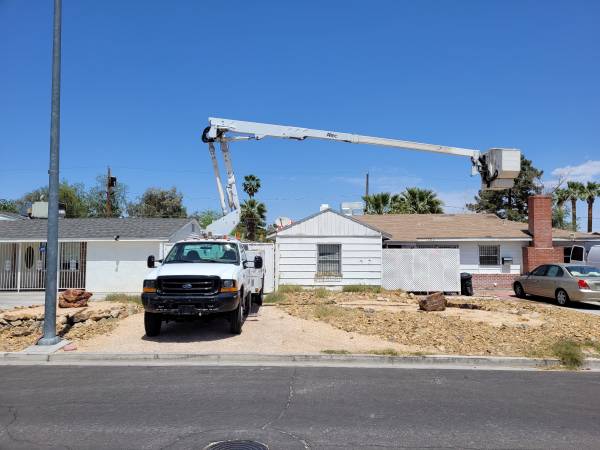 Ford bucket truck for sale in Las Vegas, NV – photo 3