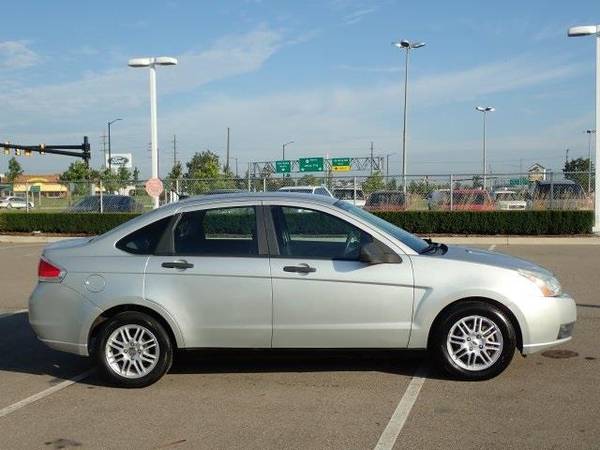 2009 Ford Focus sedan SE (Brilliant Silver Clearcoat for sale in Sterling Heights, MI – photo 9