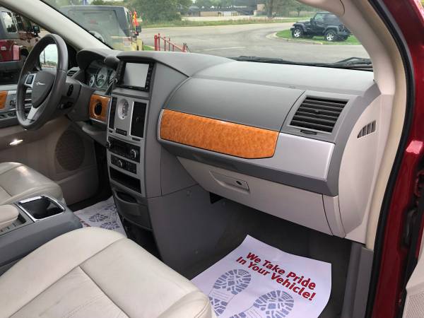 Clean! 2008 Chrysler Town & Country! Loaded! 3rd Row! for sale in Ortonville, MI – photo 21