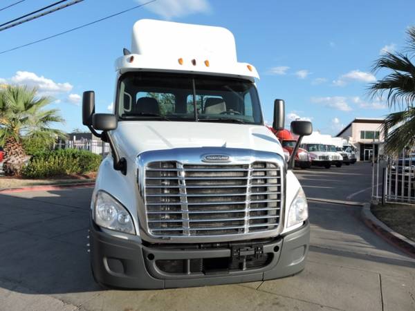 2011 FREIGHTLINER CASCADIA DAYCAB DD13 with for sale in Grand Prairie, TX – photo 11