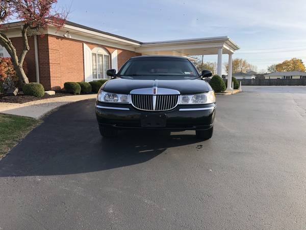 2000 Lincoln Town Car Limousine - cars & trucks - by owner - vehicle... for sale in Depew, NY – photo 2