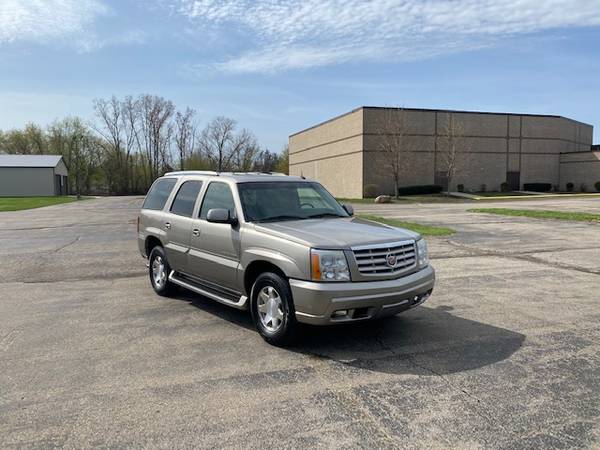 2002 Cadillac Escalade All Wheel Drive 1 OWNER NO ACCIDENTS - cars & for sale in Grand Blanc, MI – photo 3