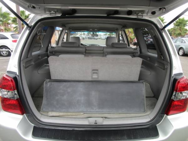 2005 Toyota Highlander - THIRD ROW SEAT - ROOF RACK - AC BLOWS ICE -... for sale in Sacramento , CA – photo 18