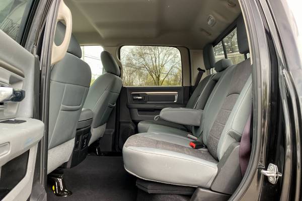 1 OWNER CLEAN CAR FAX 2018 RAM 1500 BIG HORN 4X4 CREW CAB - cars & for sale in Glens Falls, NY – photo 12