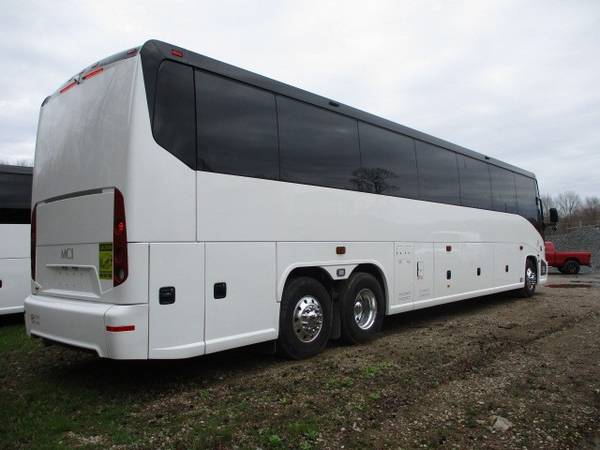3) 2018 MCI J4500 56 Passenger Luxury Coach Bus RTR 1024836-01-03 for sale in Dayton, NJ – photo 22