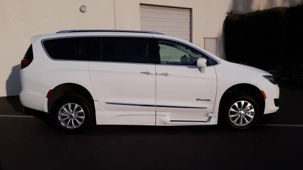 2019 Chrysler Pacifica * Wheelchair van* Handicap Accessible* - cars... for sale in Concord, CA – photo 3