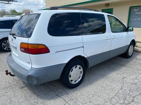 1999 Toyota Sienna , one owner Private seller Runs great! - cars & for sale in Lake Bluff, IL – photo 3
